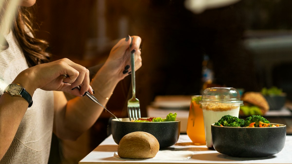 Cena equilibrata con proteine e verdure